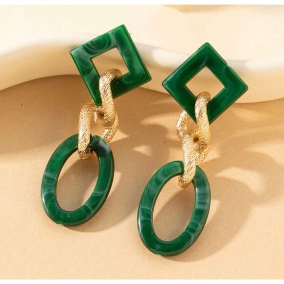 Chunky Chain Link Earrings - Picture 2 of 3